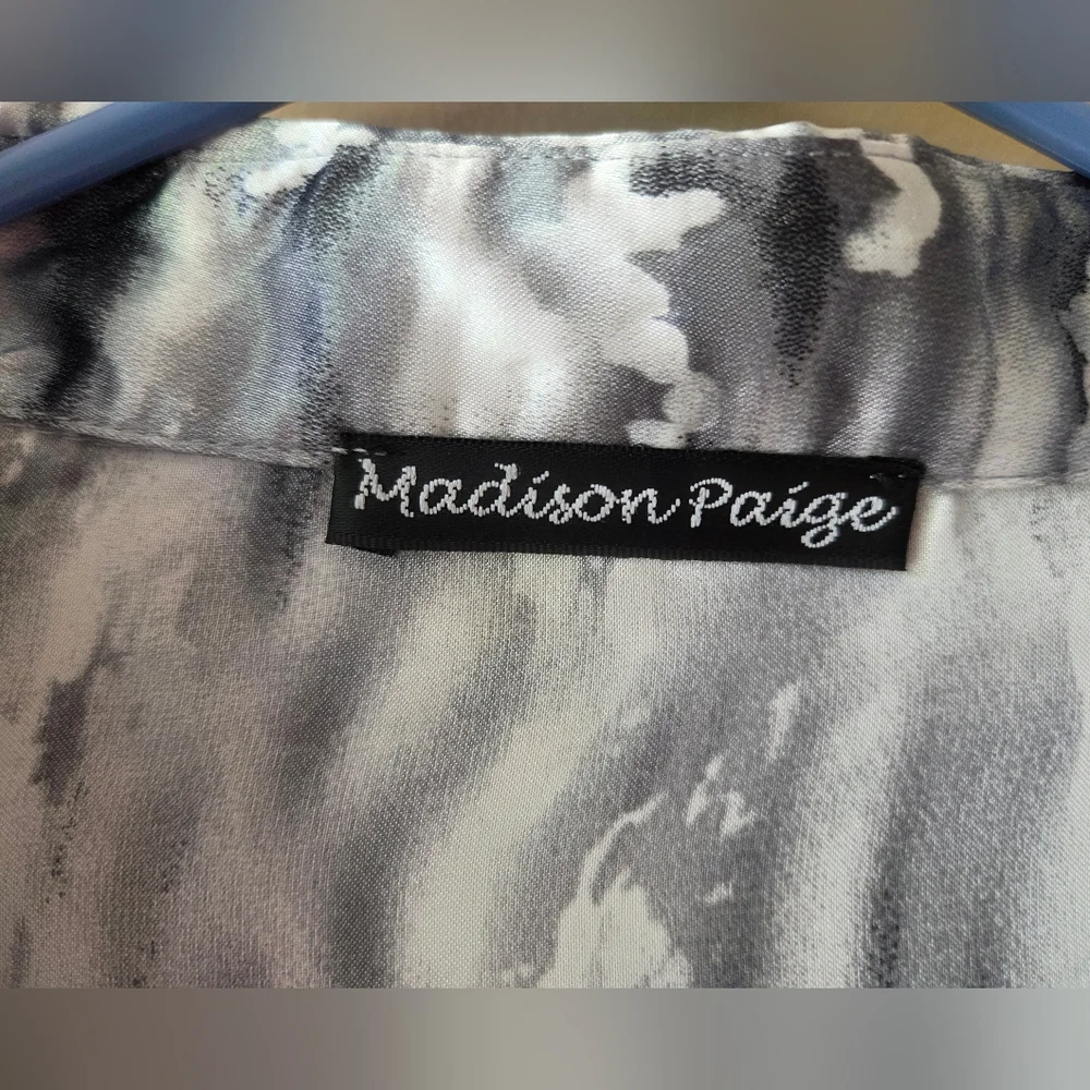 Madison Paige Blouse Size L New With Tags Snake Print - Picture 3 of 8
